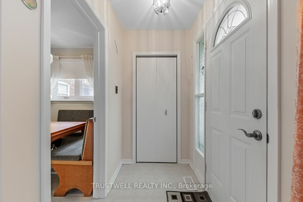 Property Photo:  33 Grace St  ON M1J 2M3 