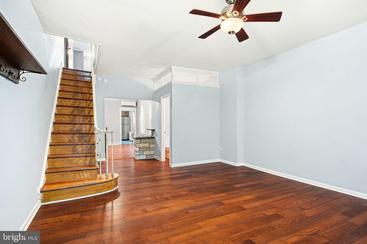 Property Photo:  916 Mifflin Street  PA 19148 