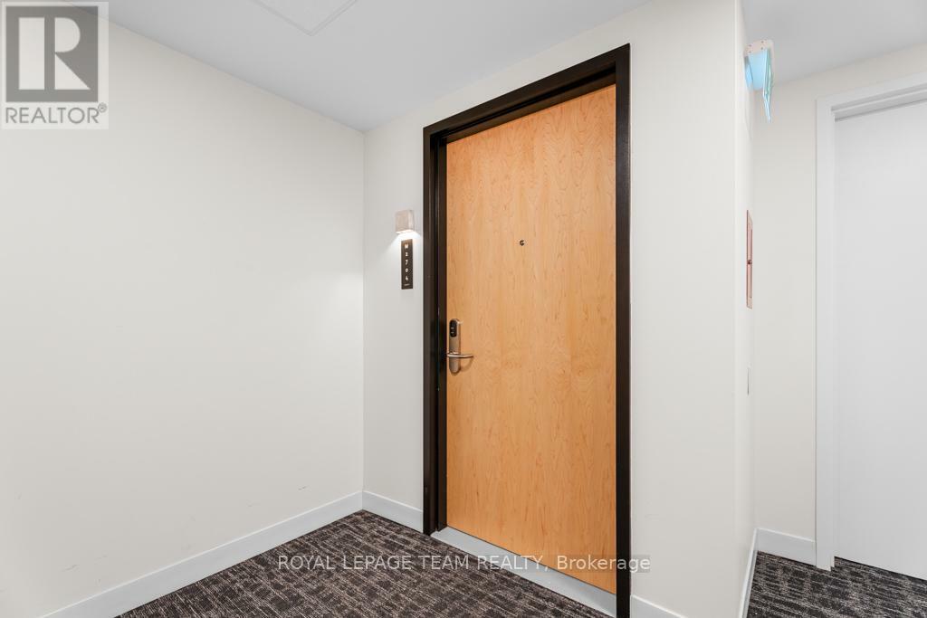 Property Photo:  340 Queen Street 2704  ON K1R 0G1 