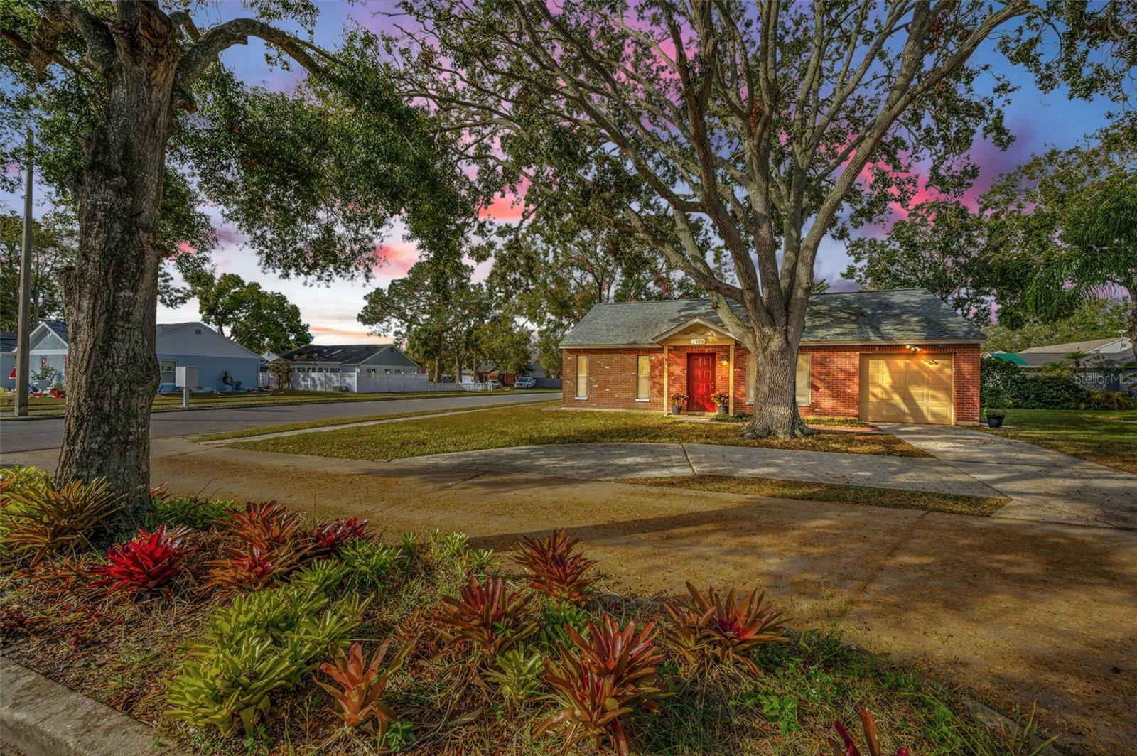 Property Photo:  1922 Sheffield Court  FL 34677 