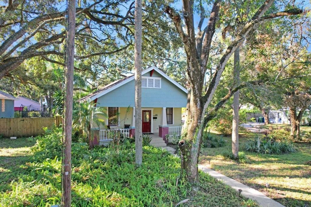 Property Photo:  816 W Idlewild Avenue  FL 33604 