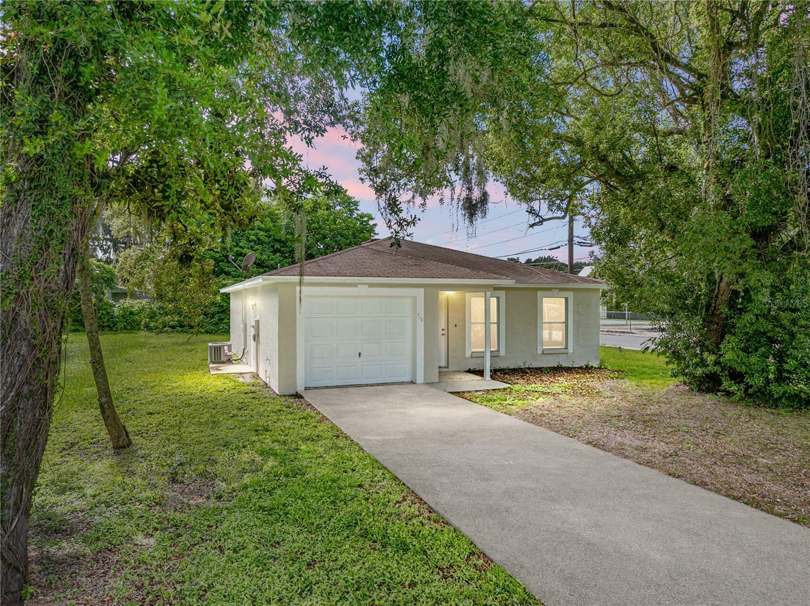 Property Photo:  516 S 3rd Avenue  FL 33830 