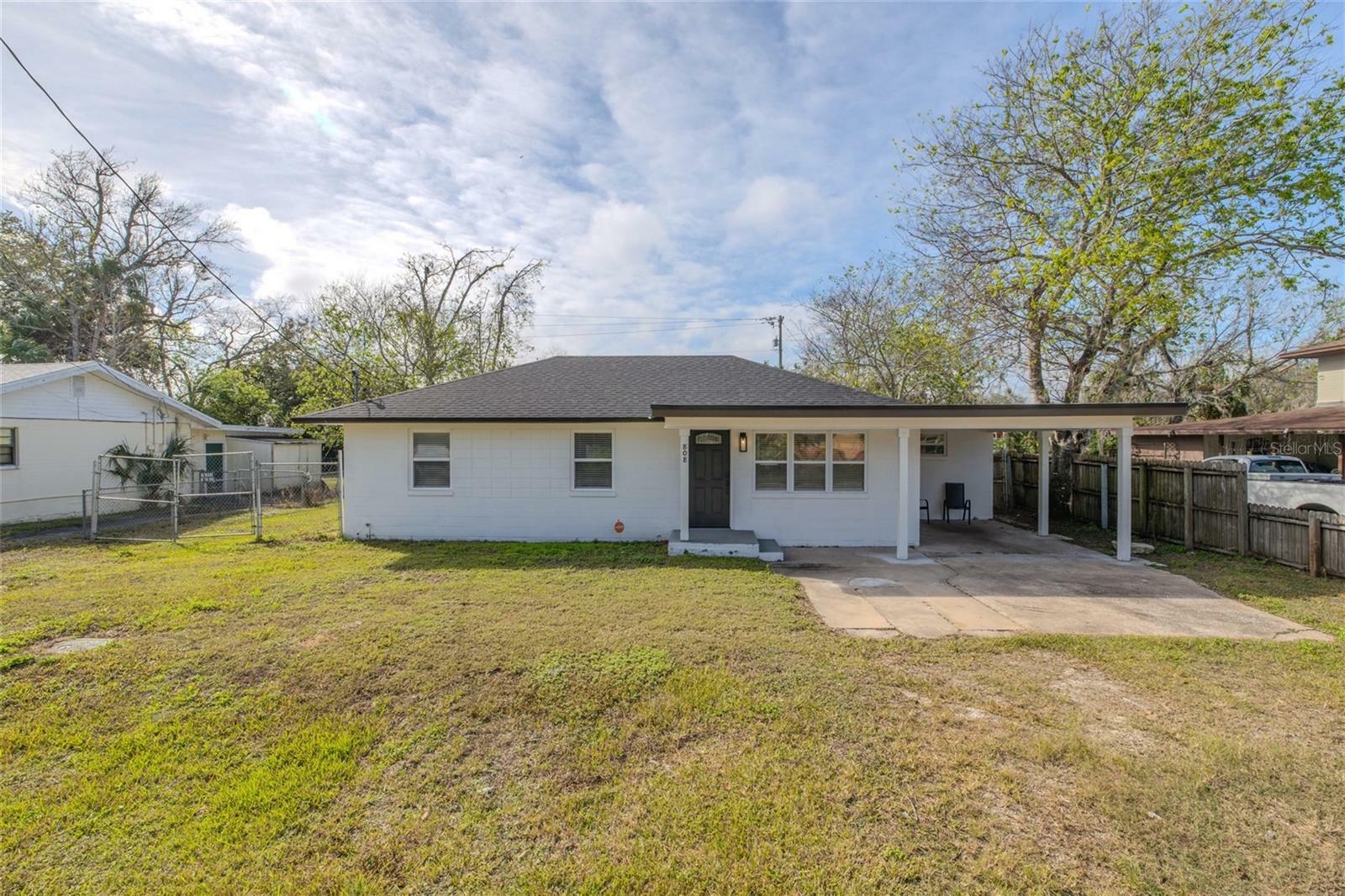 Property Photo: 808 Catherine Avenue FL 32117