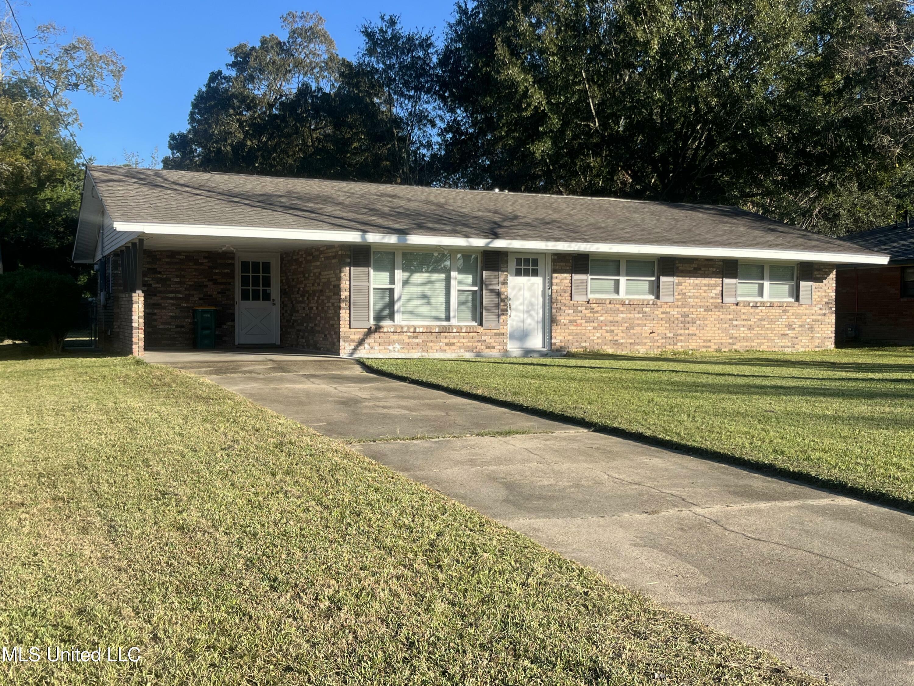 Property Photo:  208 Saint Augustine Drive  MS 39560 