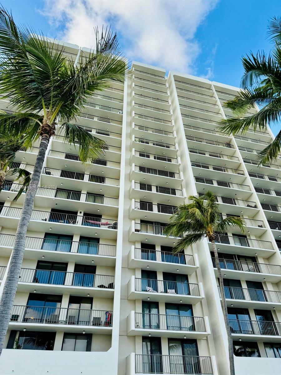 Property Photo:  2625 Collins Ave 305  FL 33140 