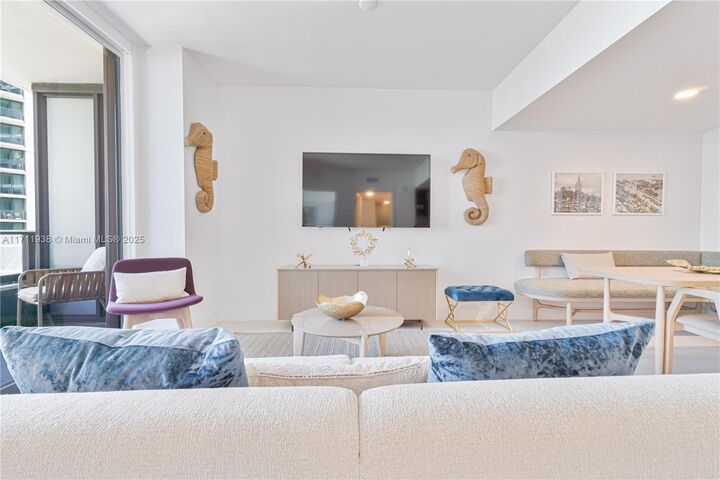 Property Photo: 601 NE 1st Ave 2409 FL 33132