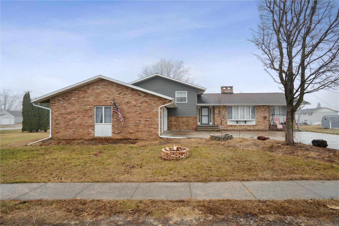 Property Photo:  202 7th Street  IA 52346 