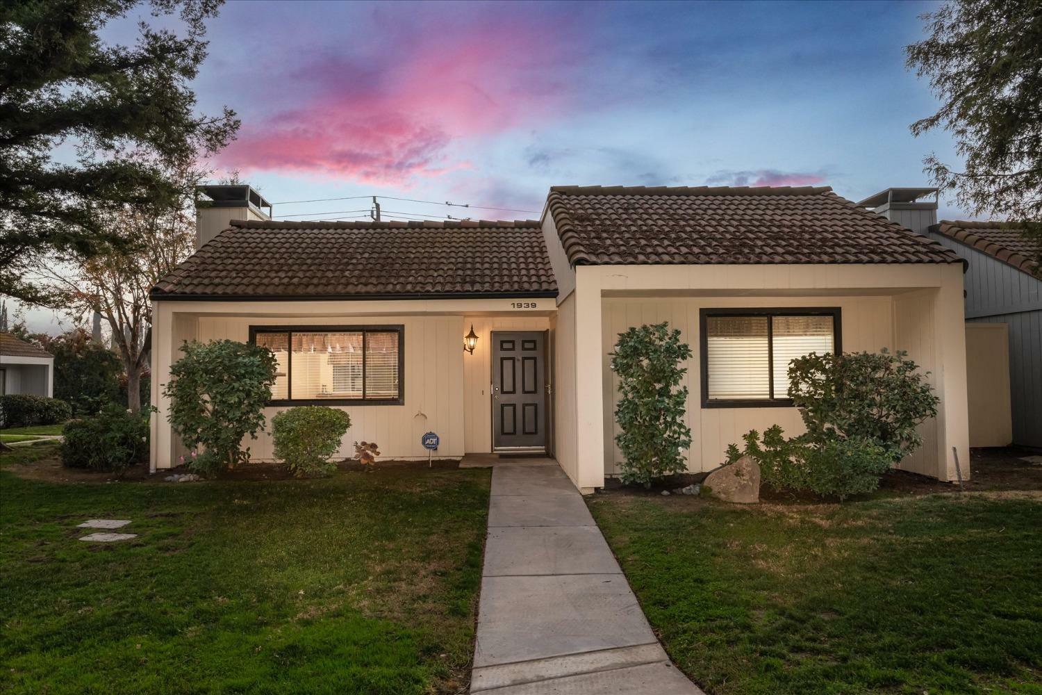 Property Photo:  1939 W Santa Ana Avenue  CA 93705 