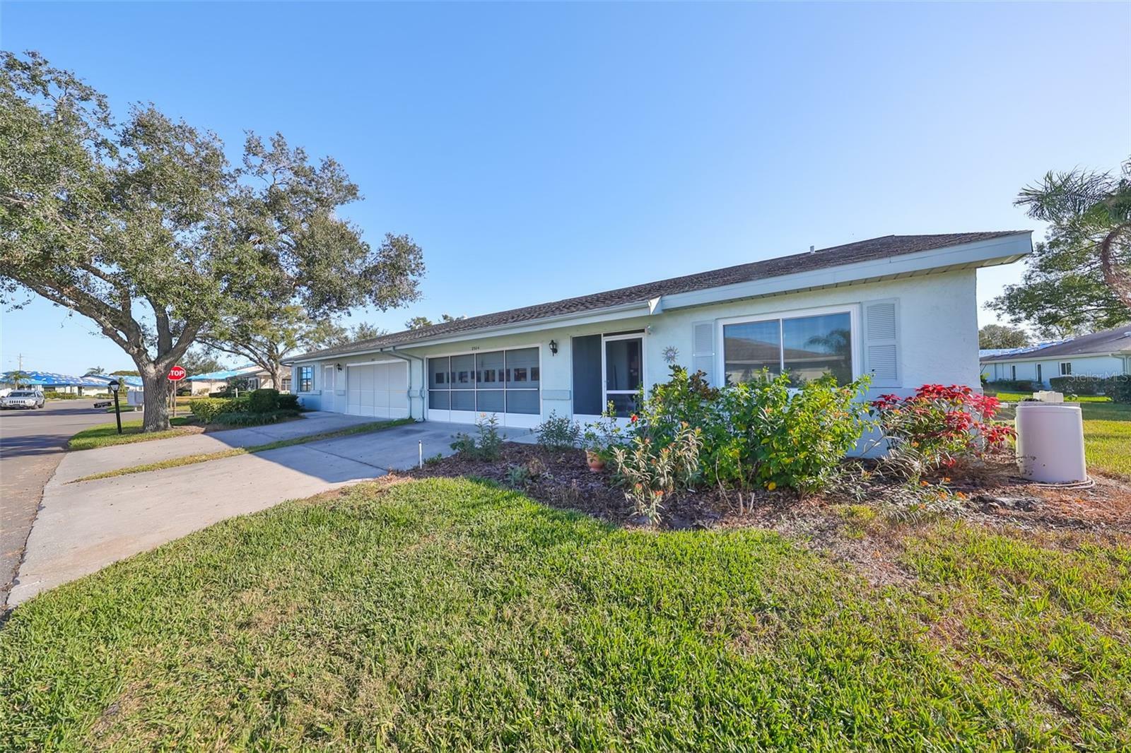 Property Photo:  2504 Lancaster Drive  FL 33573 