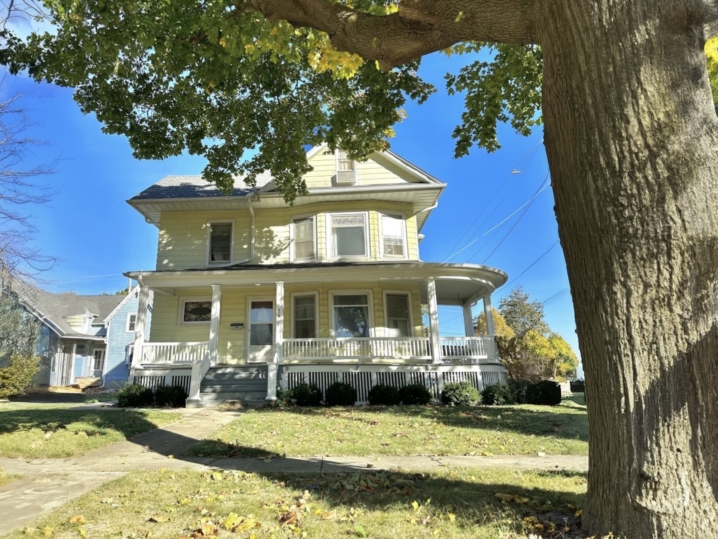 Property Photo:  210 E Navaho Avenue  IL 60550 