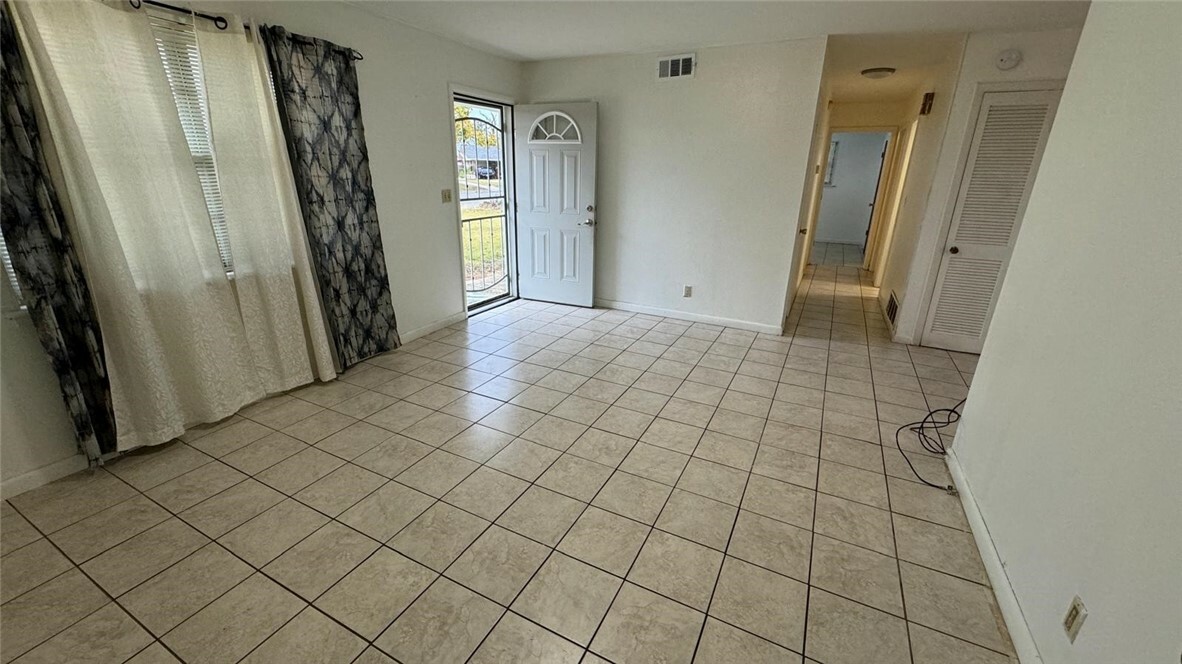 Property Photo:  804 N 7th Street  AR 72756 