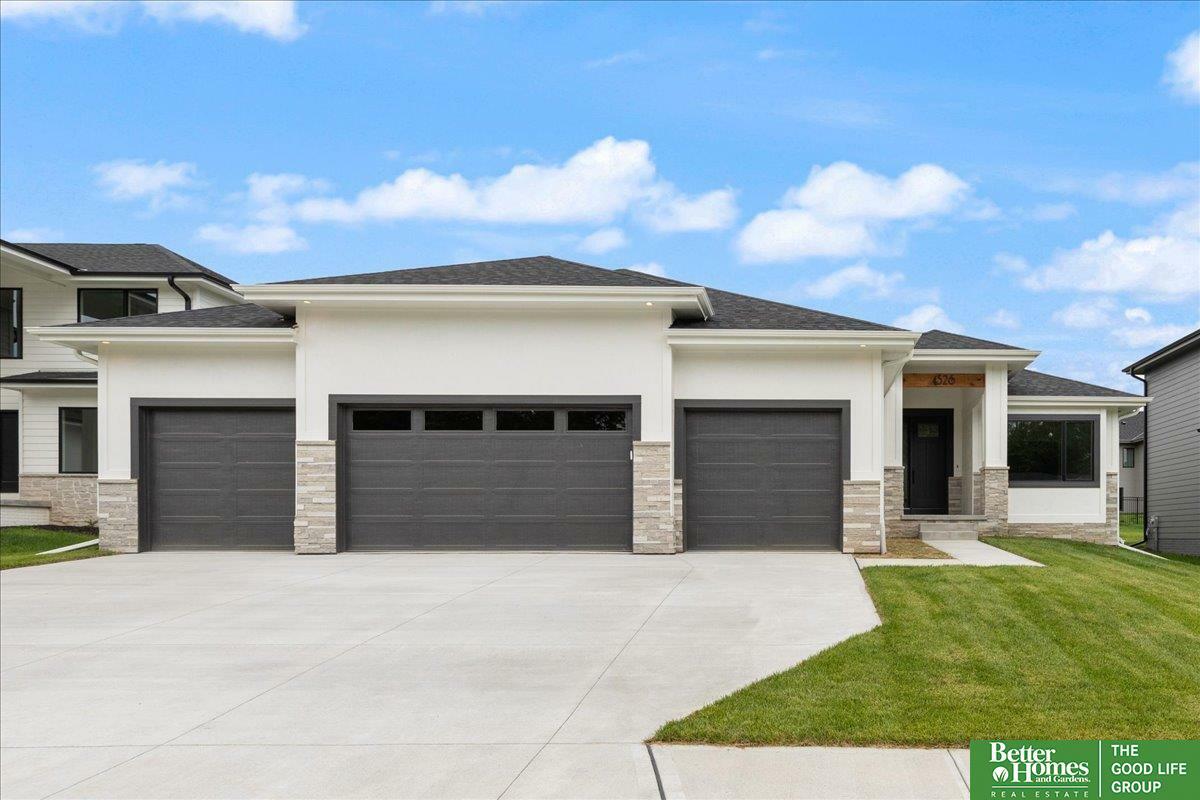 Property Photo: 9819 Cumberland Drive NE 68046