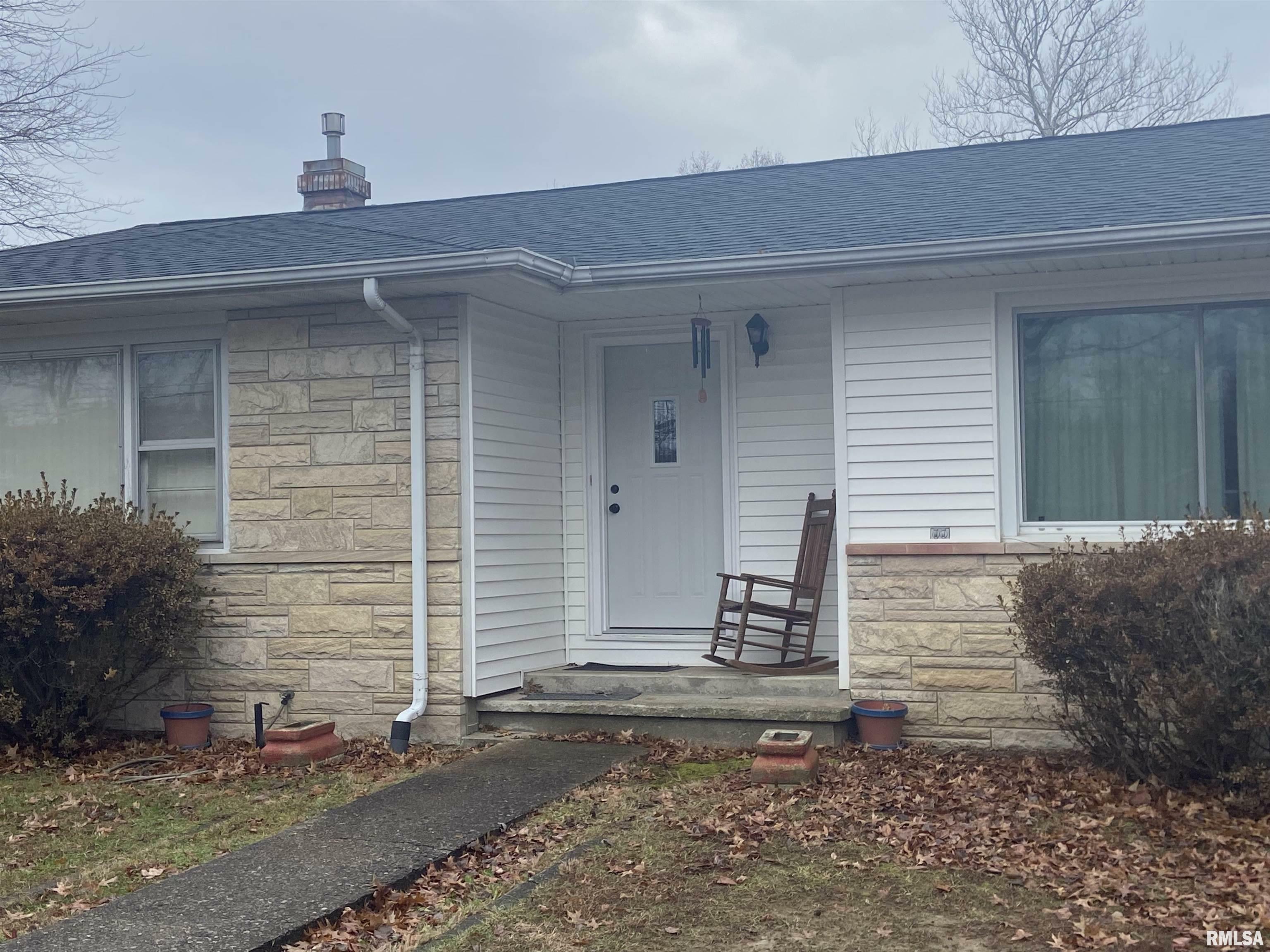 Property Photo:  1401 W Grand Avenue  IL 62918 