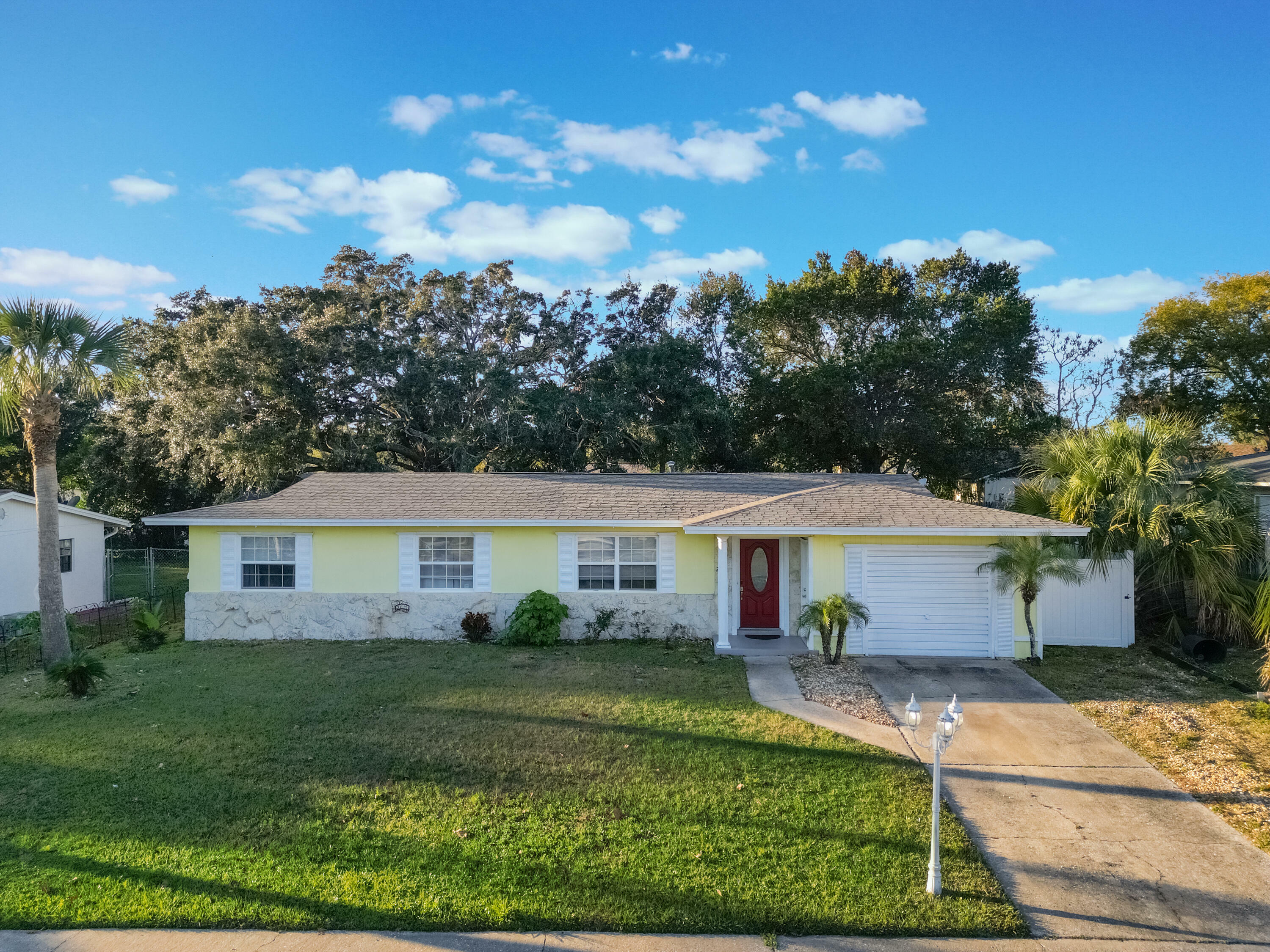 Property Photo:  2070 Keyes Lane  FL 32738 