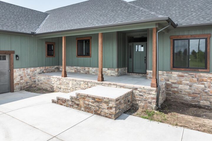 Property Photo:  5101 Shoreside Ct  KS 67101 