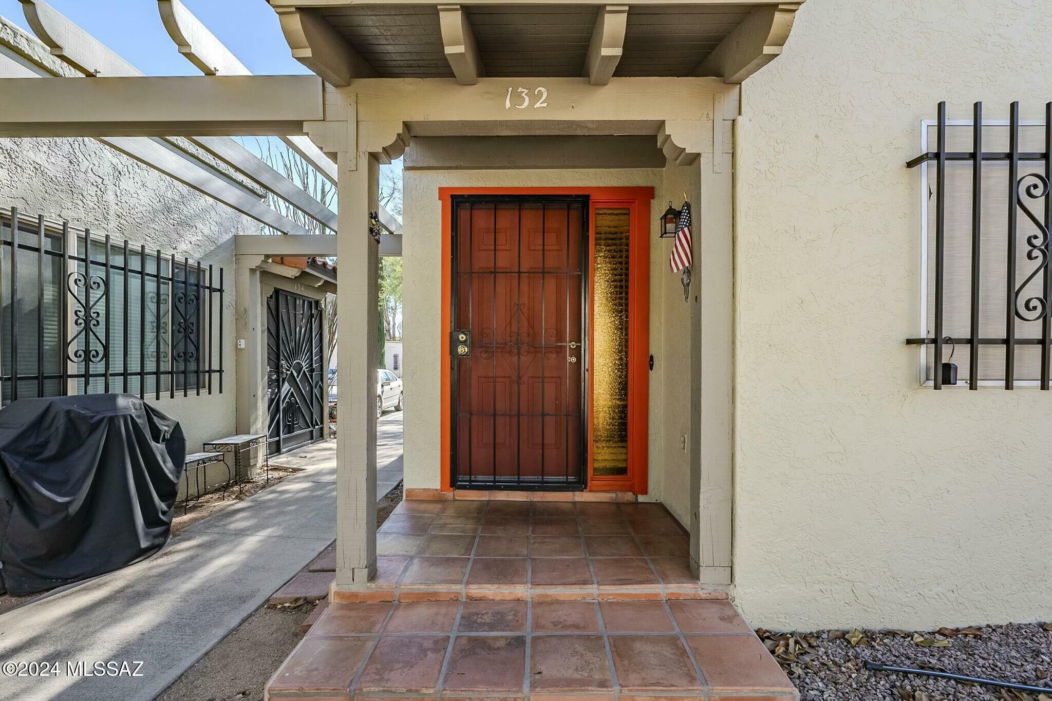 Property Photo:  132 W Calle Del Ano  AZ 85614 