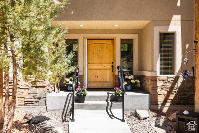 Property Photo: 255 Paradise Rd UT 84098
