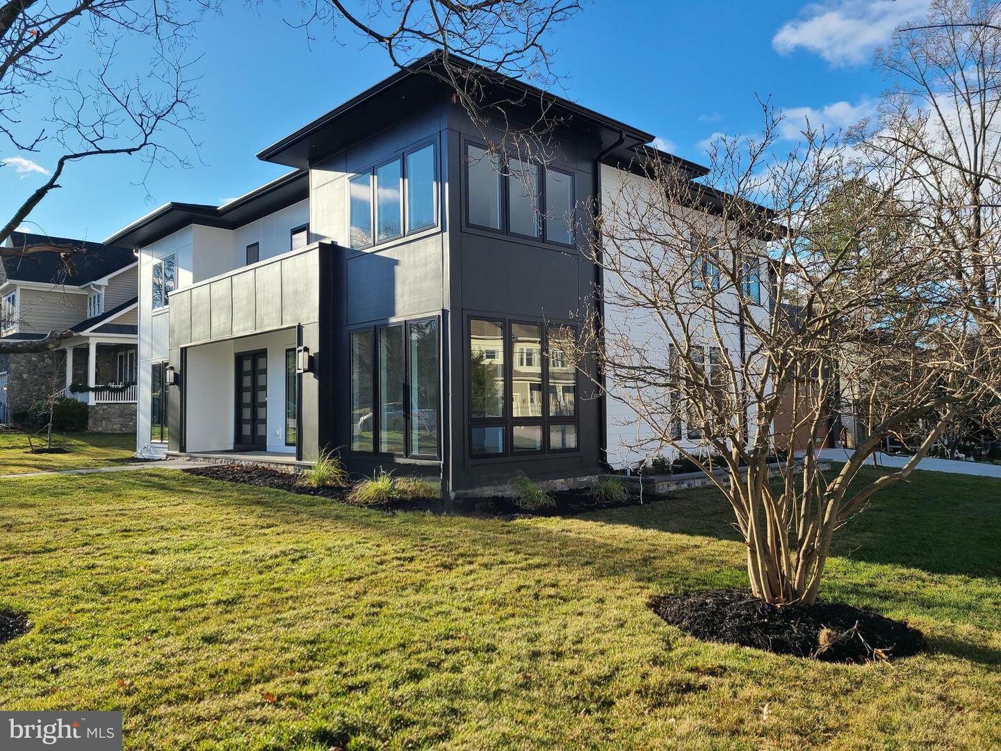 Property Photo: 2213 Boxwood Drive VA 22043