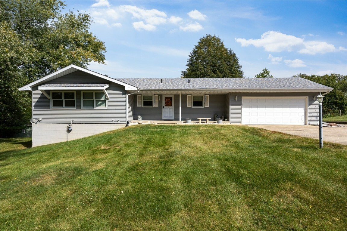 Property Photo: 3864 Martlin Lane NE IA 52240