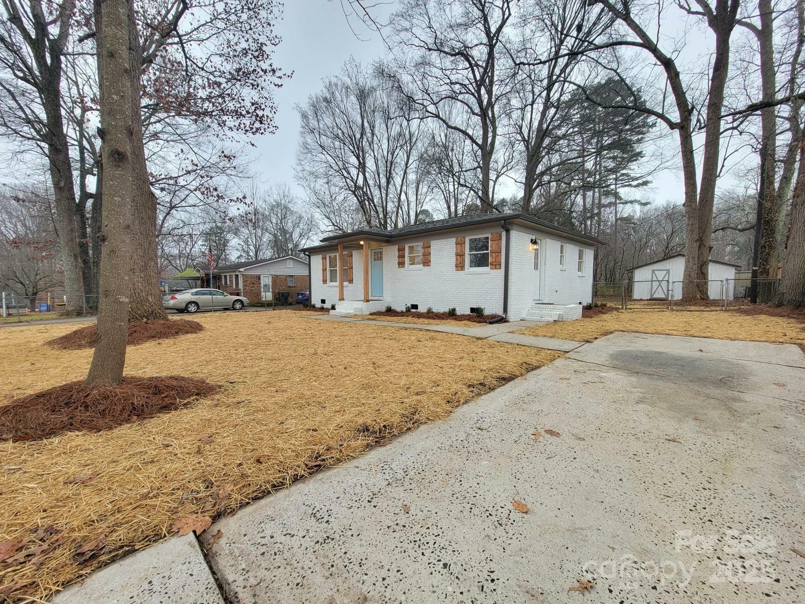 Property Photo:  106 Greentree Drive  NC 28120 