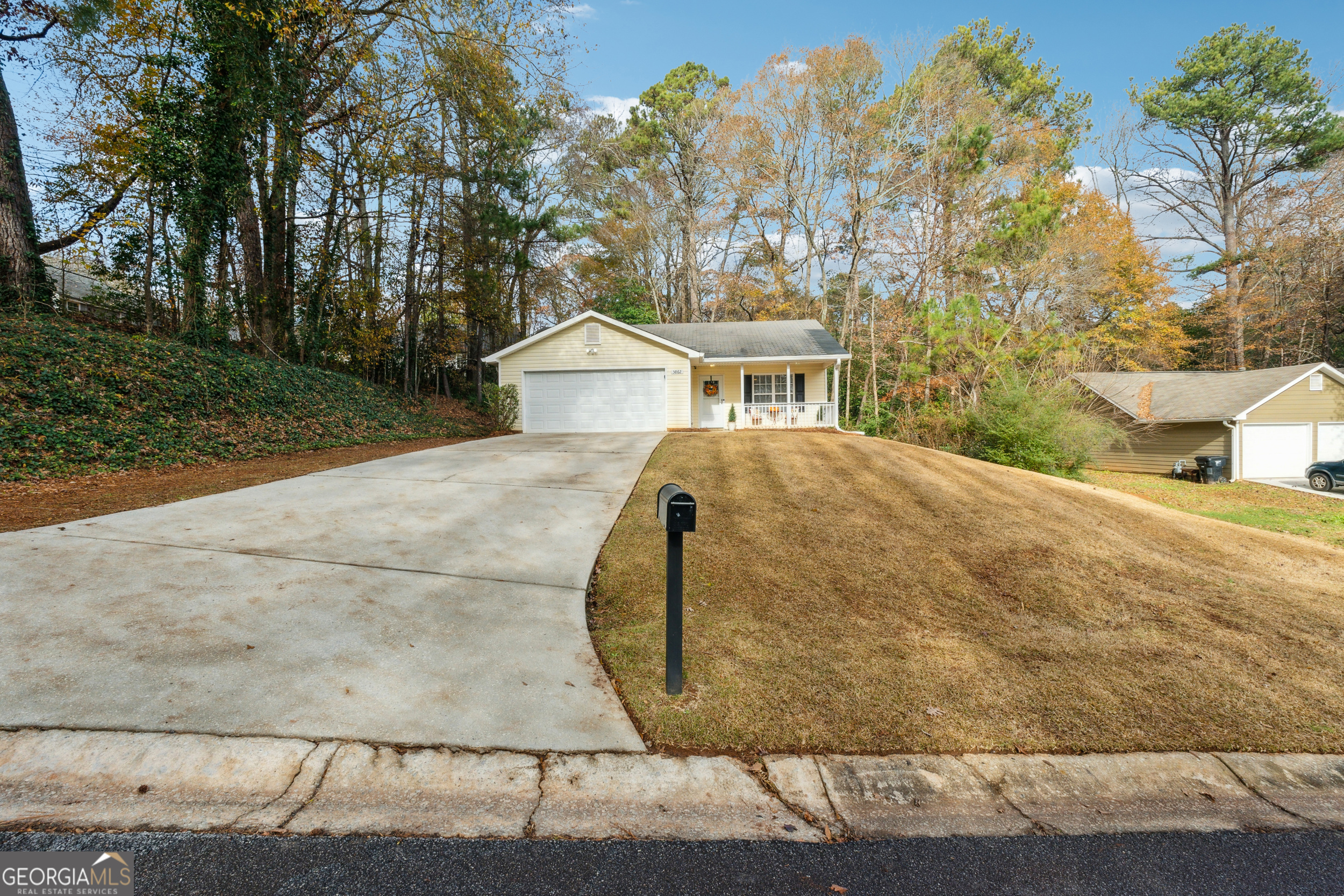 Property Photo:  5862 Homestead Circle  GA 30273 