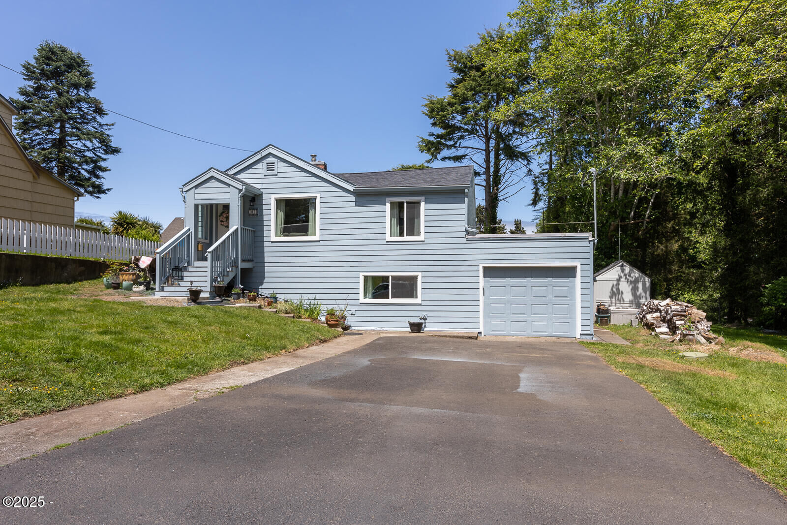 Property Photo: 1911 NE 19th Street OR 97367