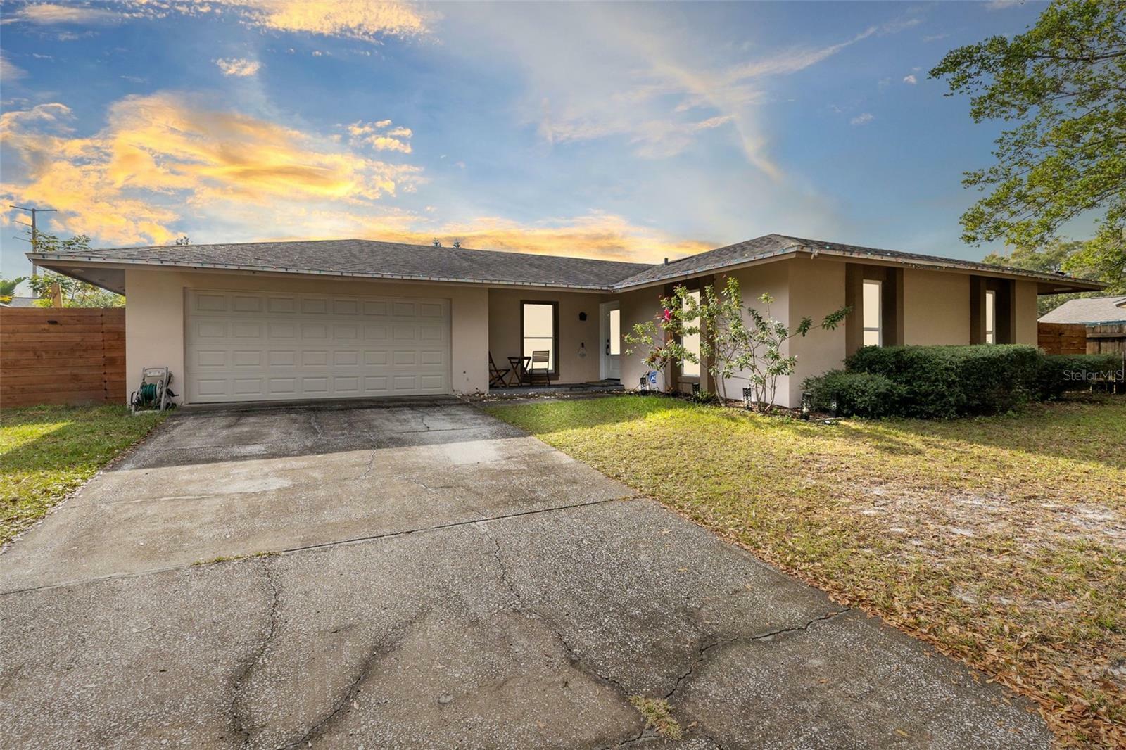 Property Photo: 112 Pineapple Court FL 32750