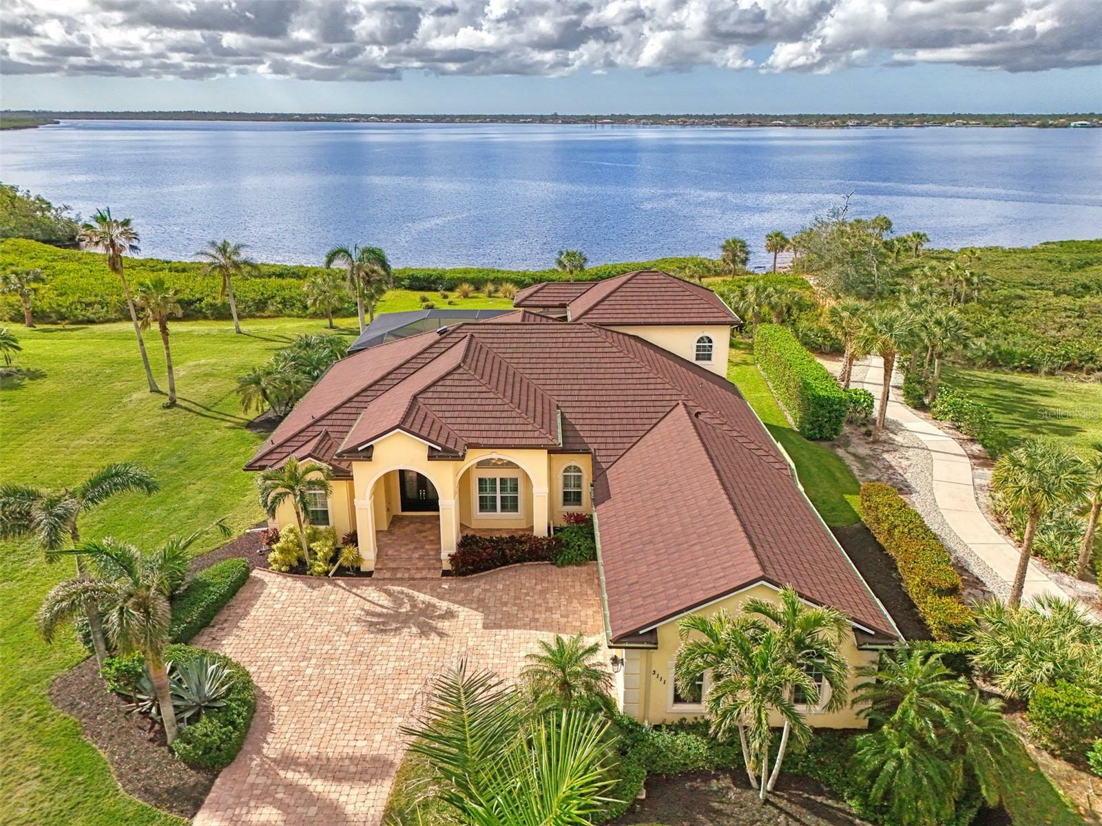 Property Photo:  3111 Rivershore Lane  FL 33953 