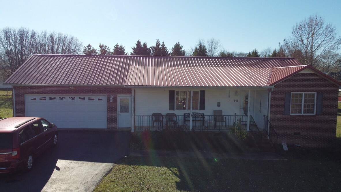 Property Photo:  551 Fairview Cir  TN 37398 