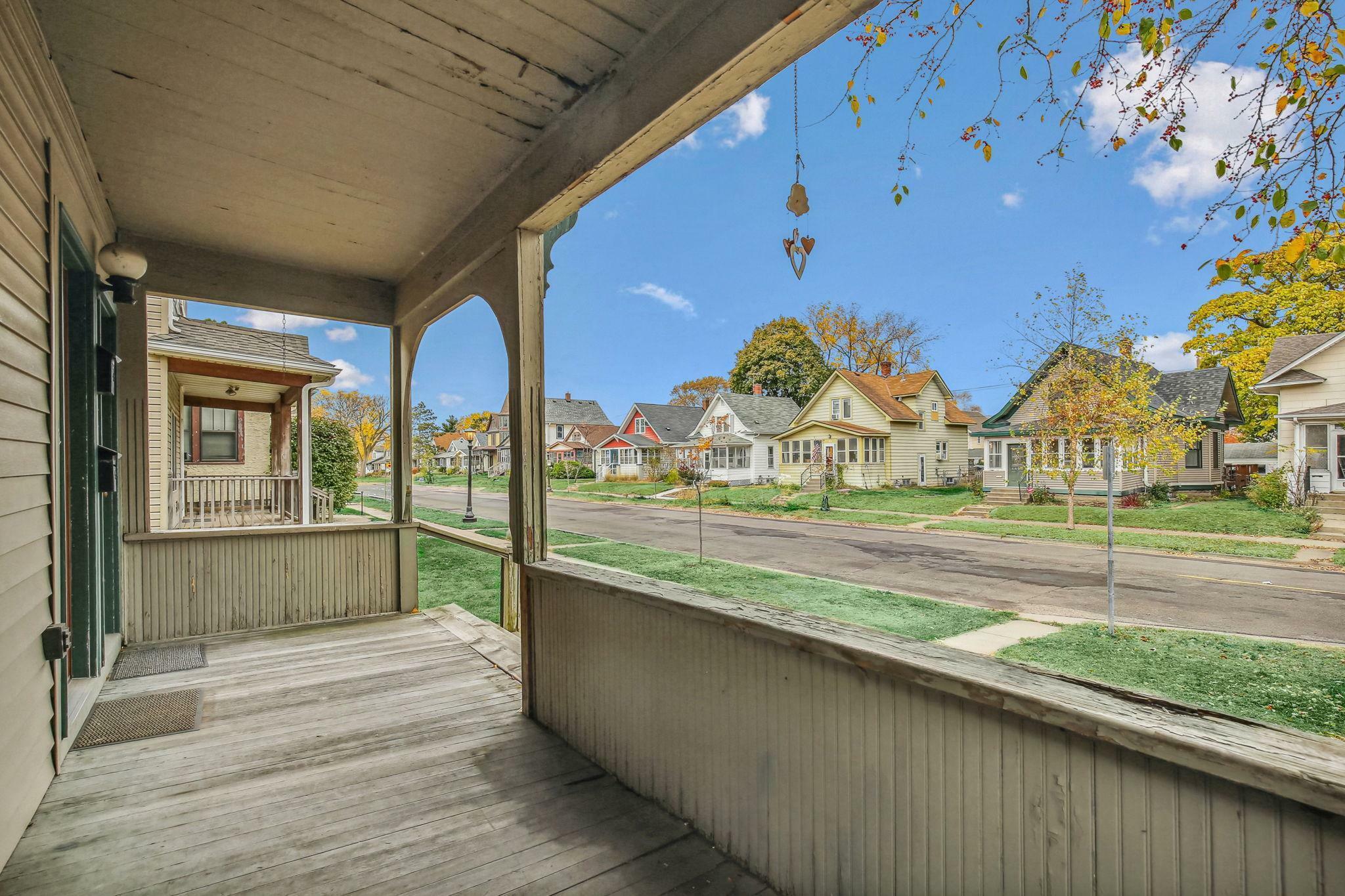 Property Photo:  1402 Thomas Avenue  MN 55104 