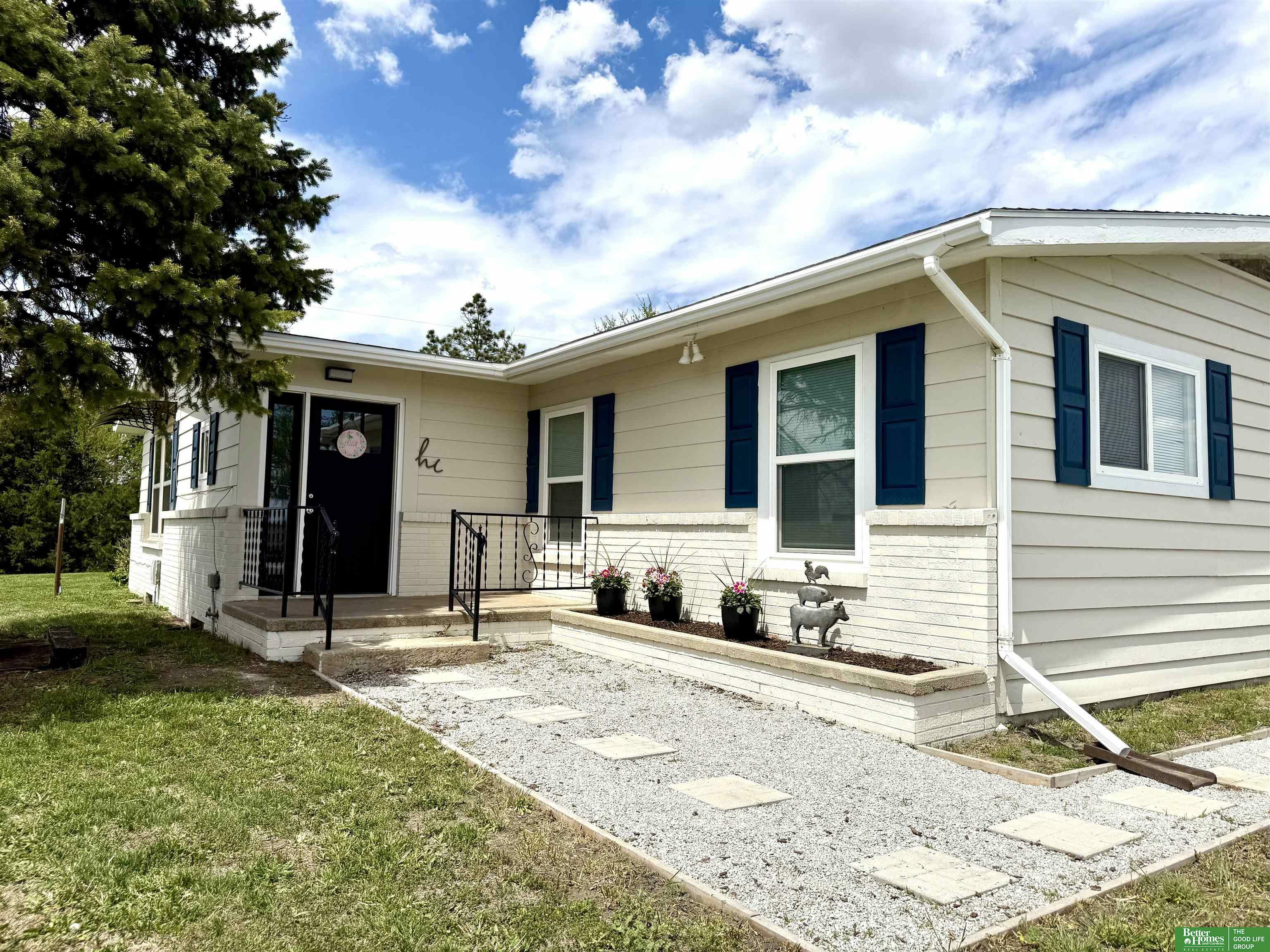 Property Photo: 1406 Road M-450 Road NE 68401