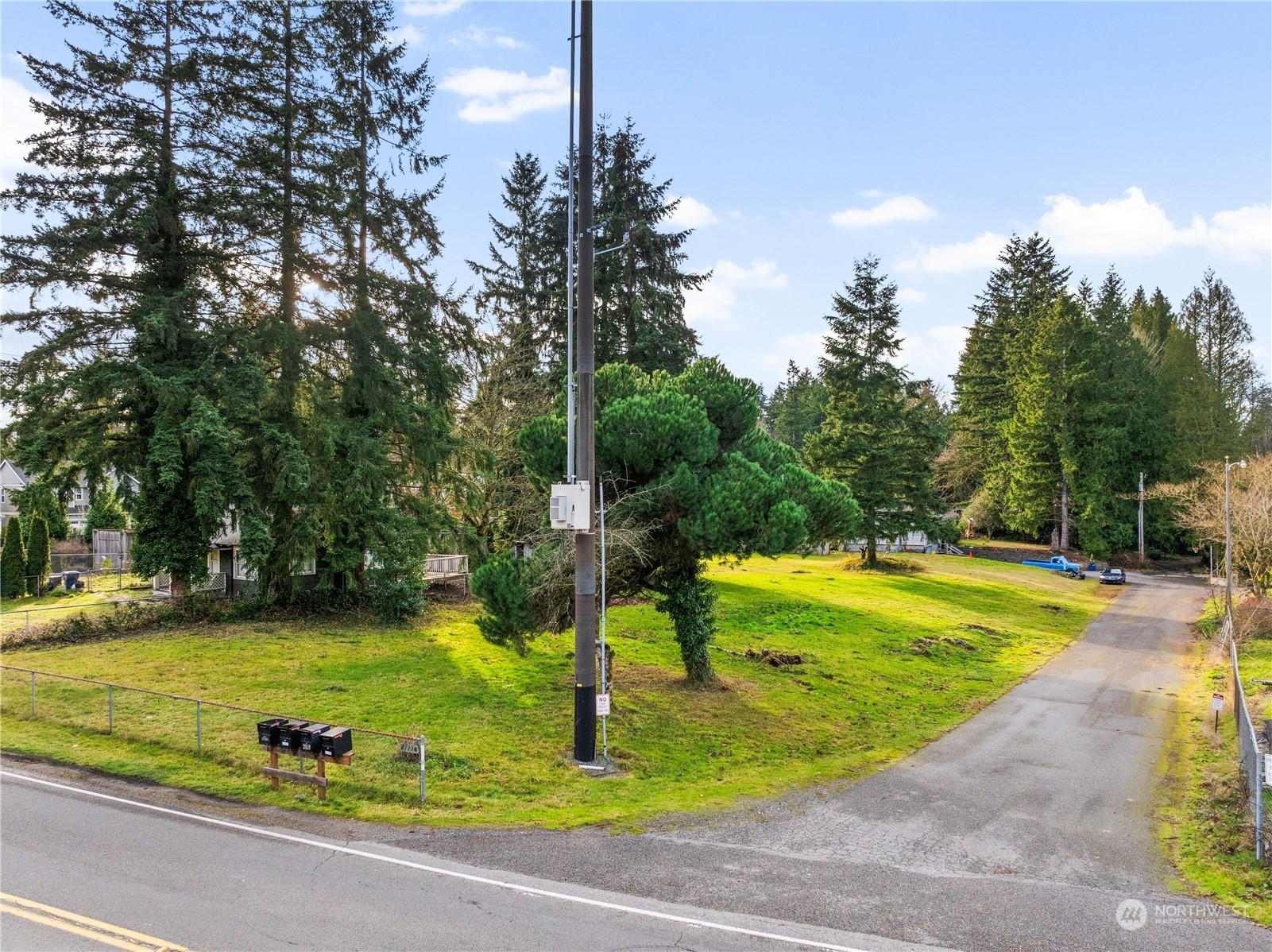 Property Photo:  21116  Locust Way  WA 98036 