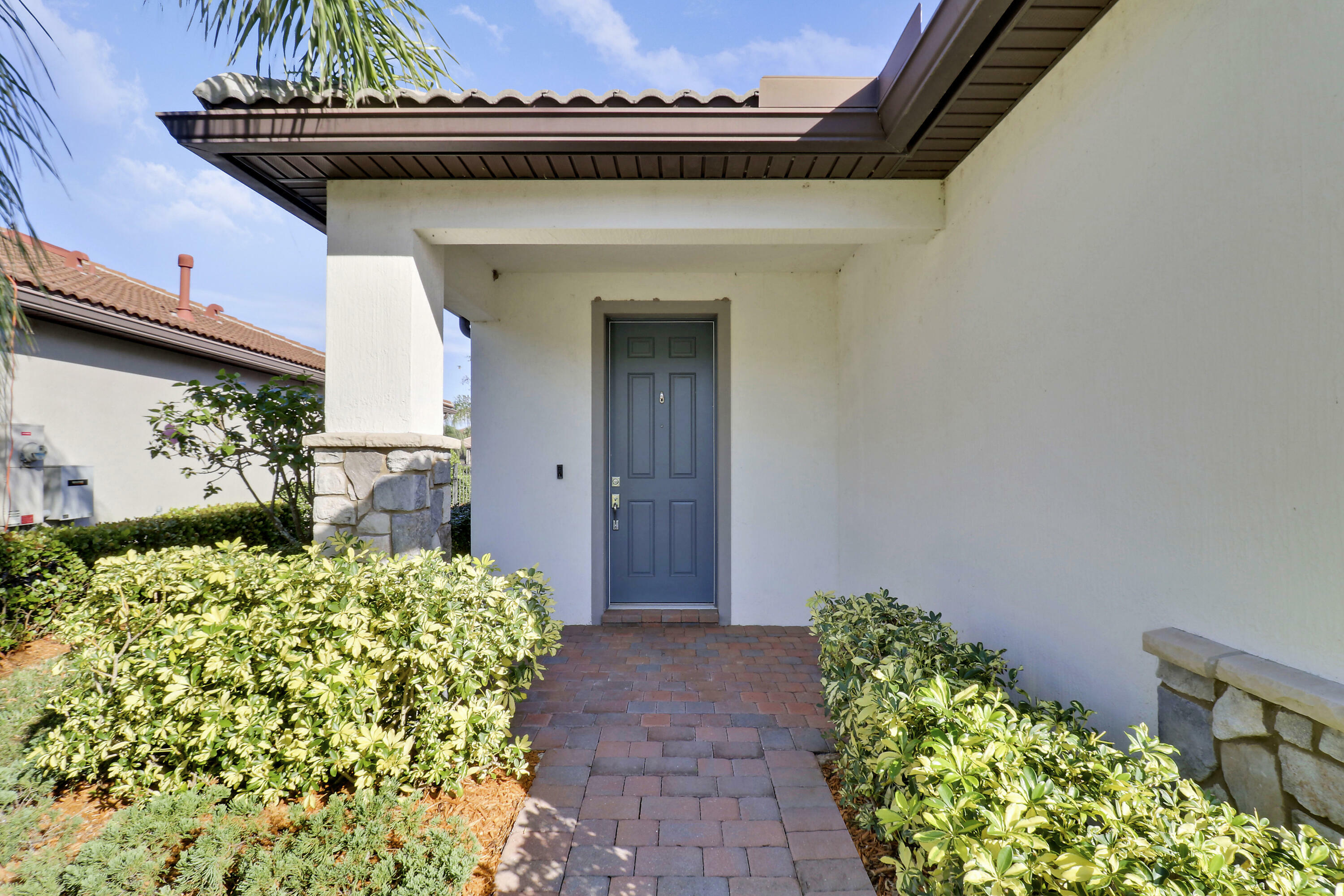 Property Photo: 633 SE Monet Drive FL 34984