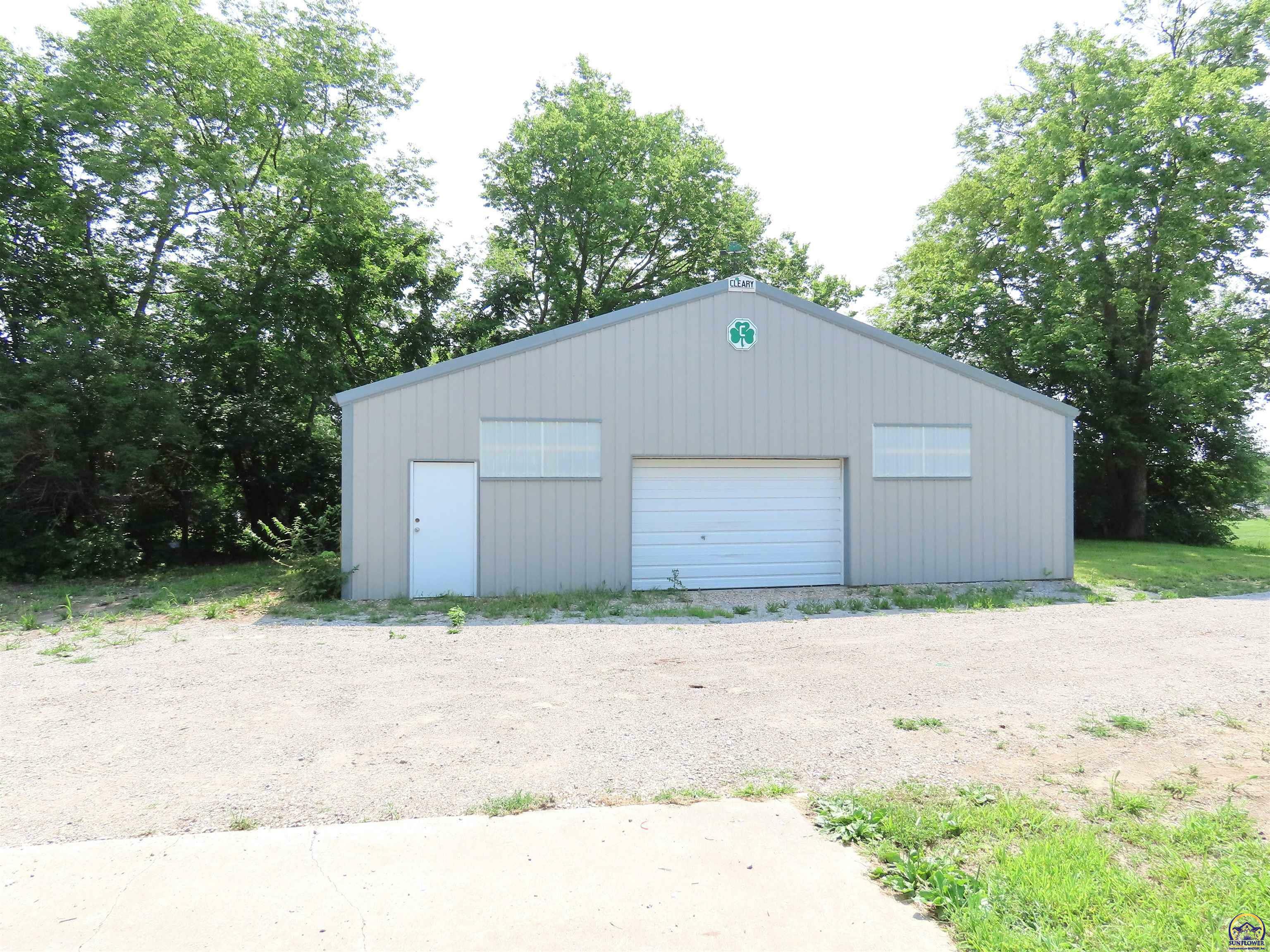 Property Photo:  1750 NE 54th St  KS 66617 