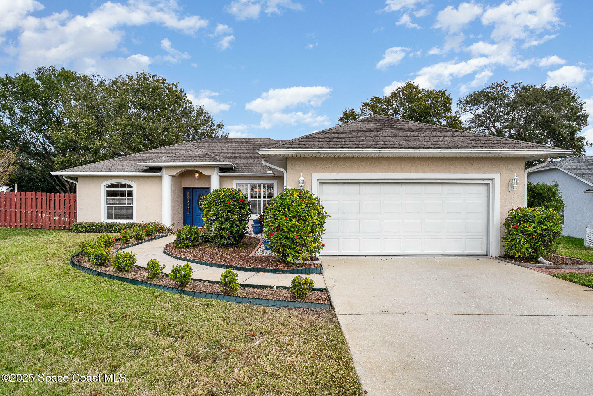 Property Photo:  833 Parkwood Avenue  FL 32796 