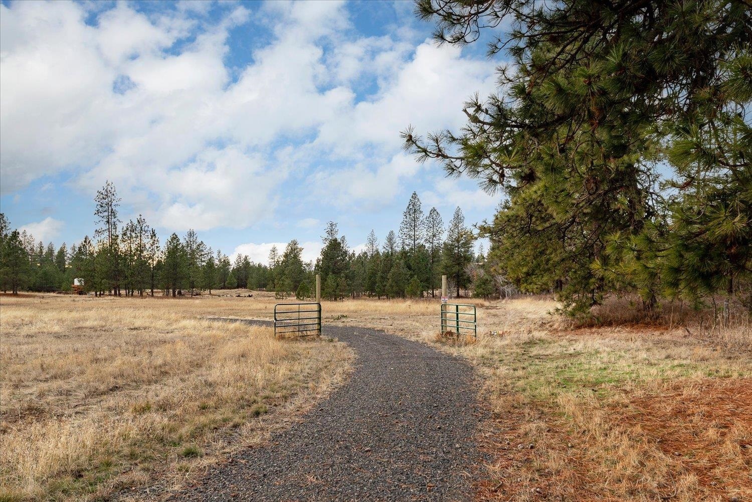 Property Photo:  14933 W Burnett Rd  WA 99026 