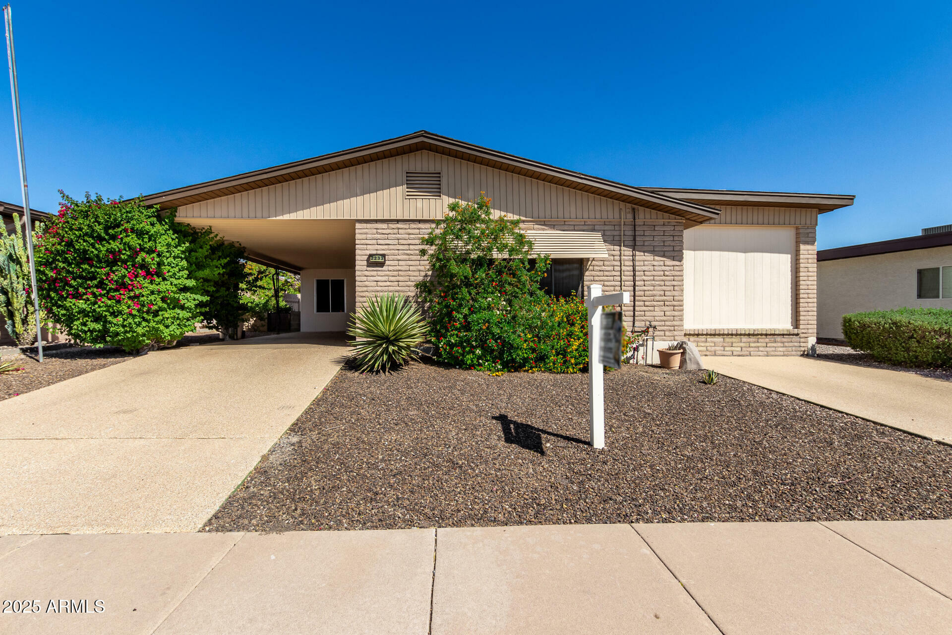 2233 N Middlecoff Drive  Mesa AZ 85215 photo