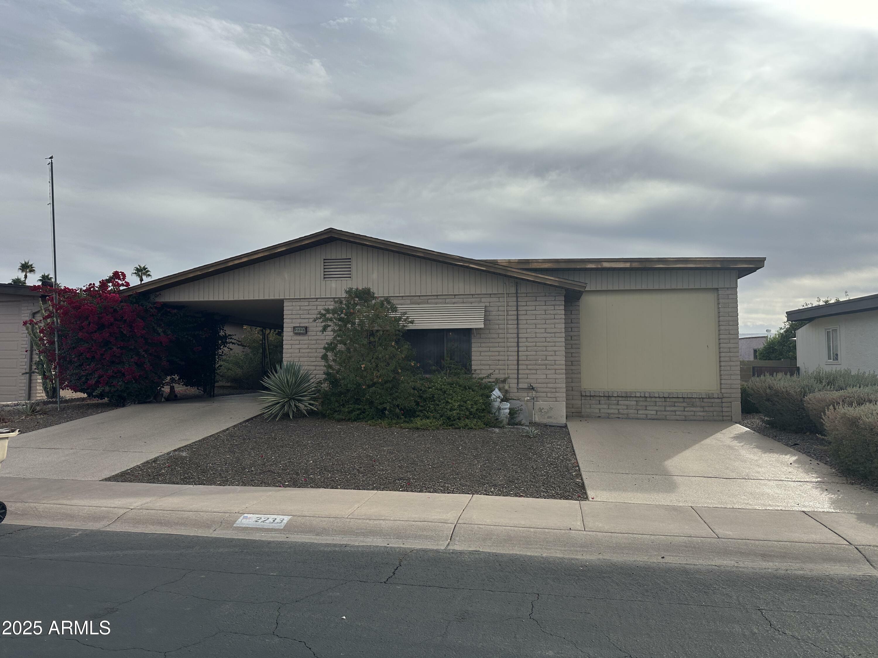 2233 N Middlecoff Drive  Mesa AZ 85215 photo