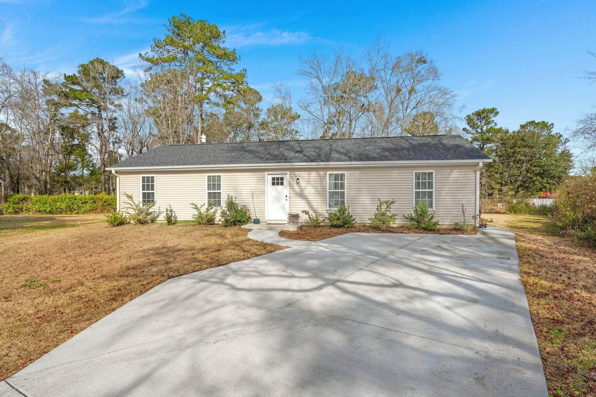 Property Photo:  105 Dahlia Place  SC 29483 