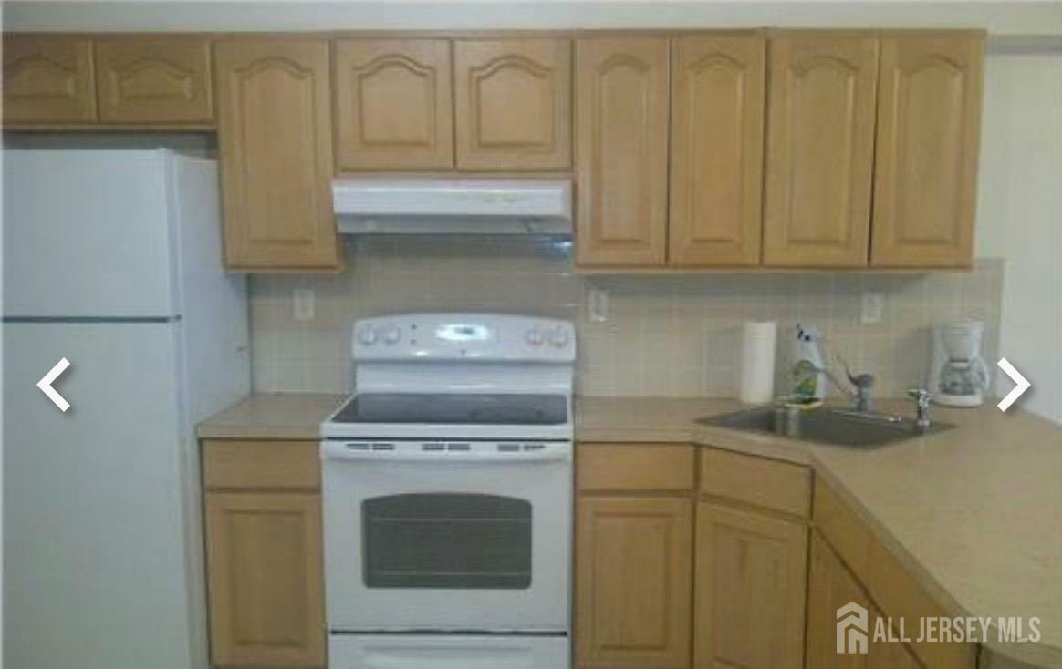 Property Photo:  435 Main Street 2C  NJ 08840 