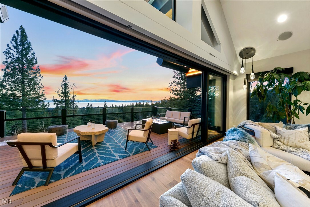 Property Photo: 533 Driver Way NV 89451