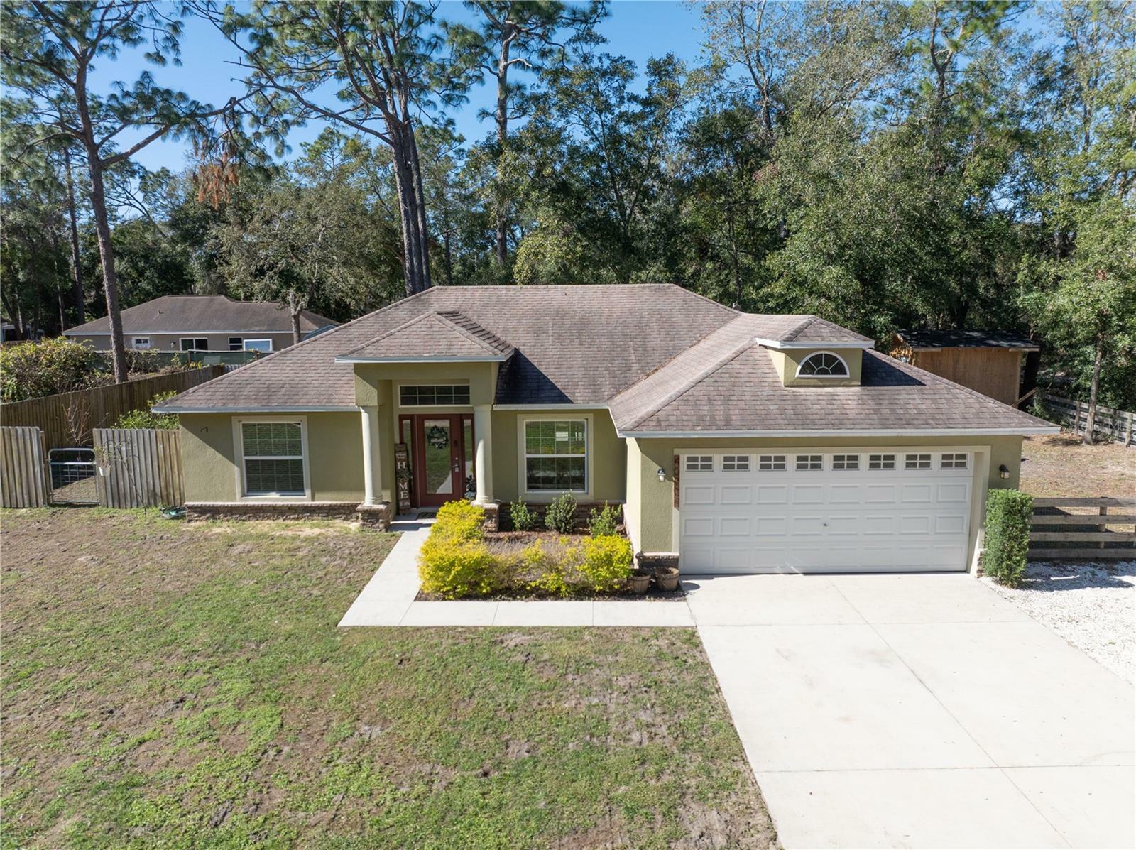 Property Photo: 40939 W 4th Avenue FL 32784