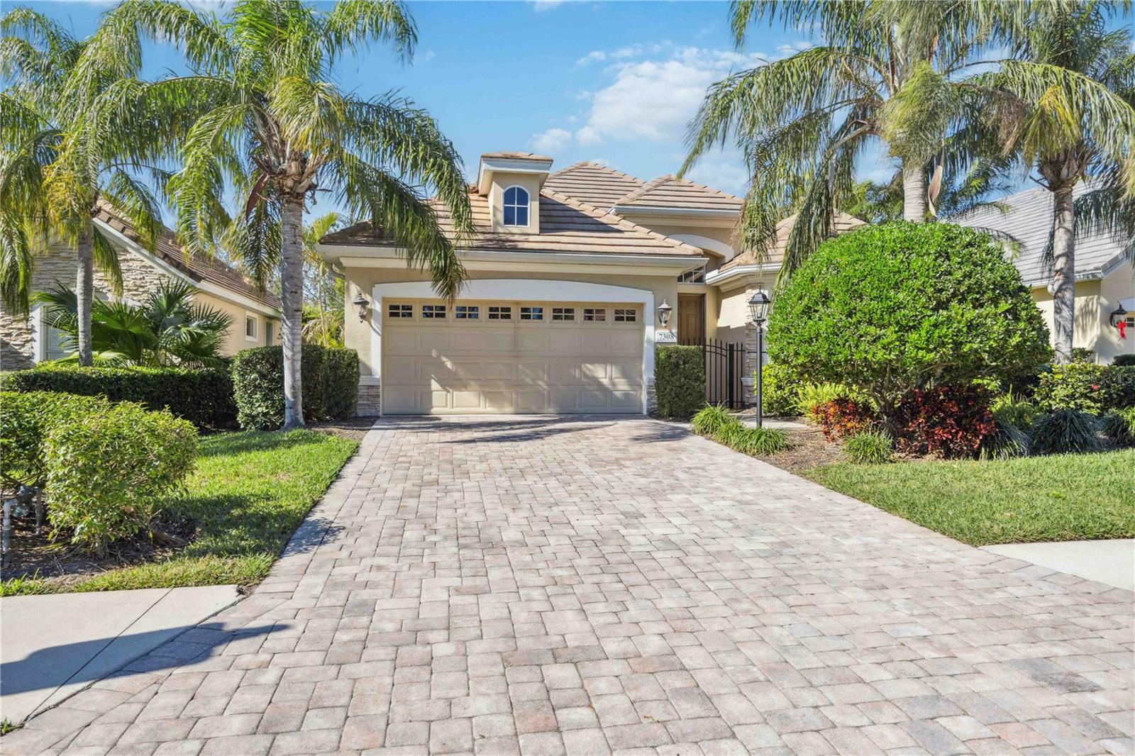 Property Photo: 7308 Lake Forest Glen FL 34202