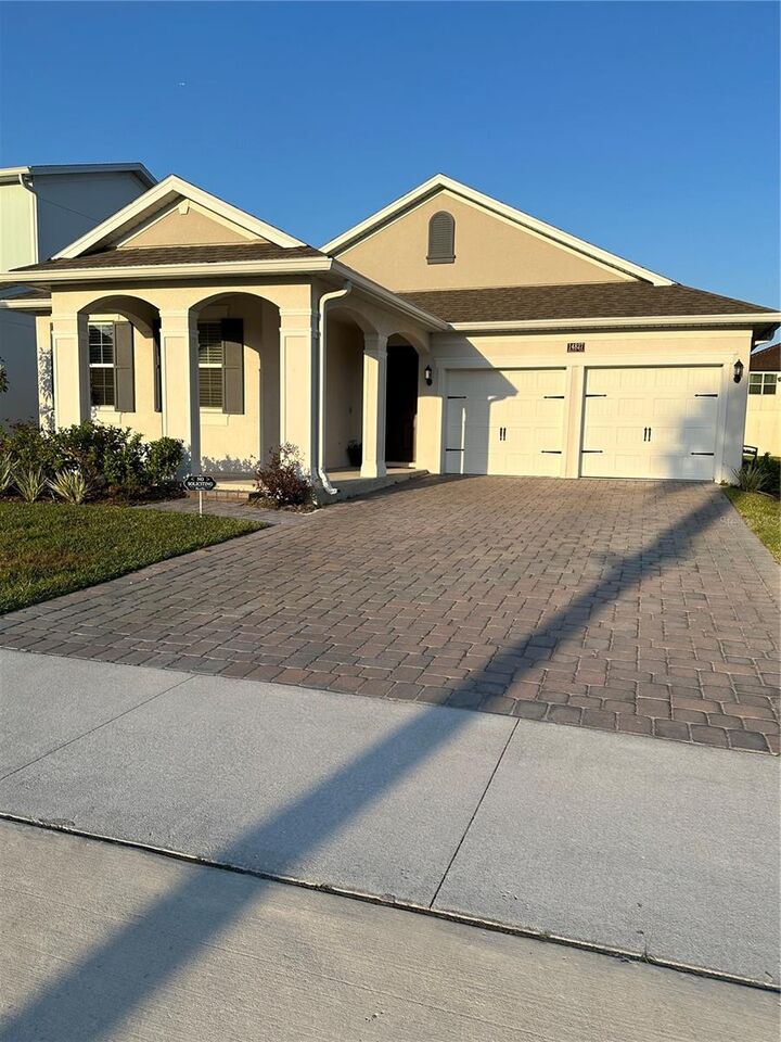 Property Photo: 14827 Milfoil Avenue FL 32827