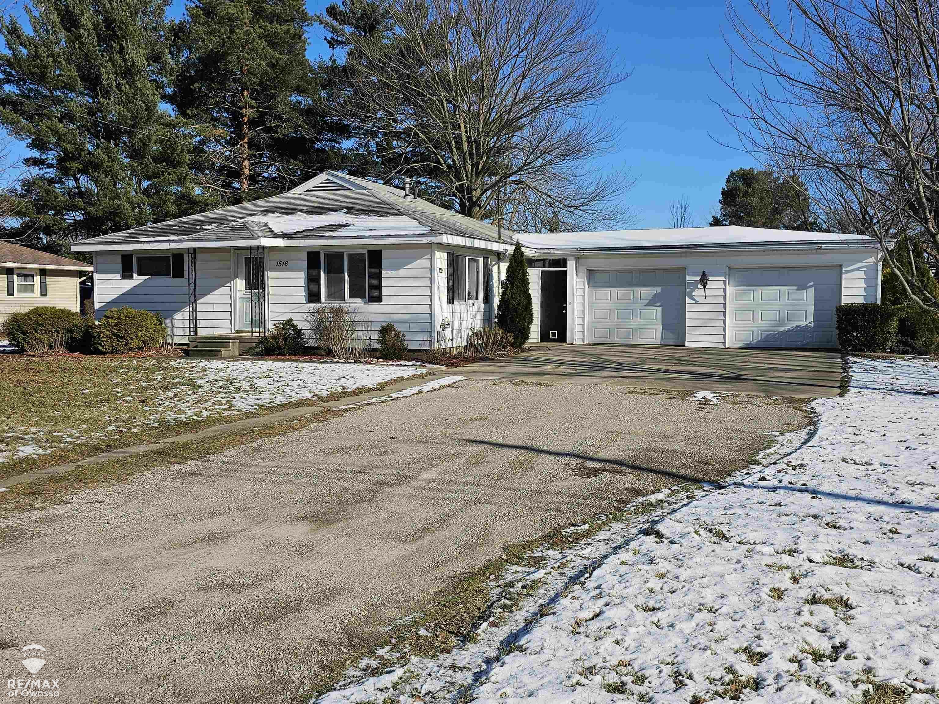 1516 N Hickory Road  Owosso MI 48867 photo