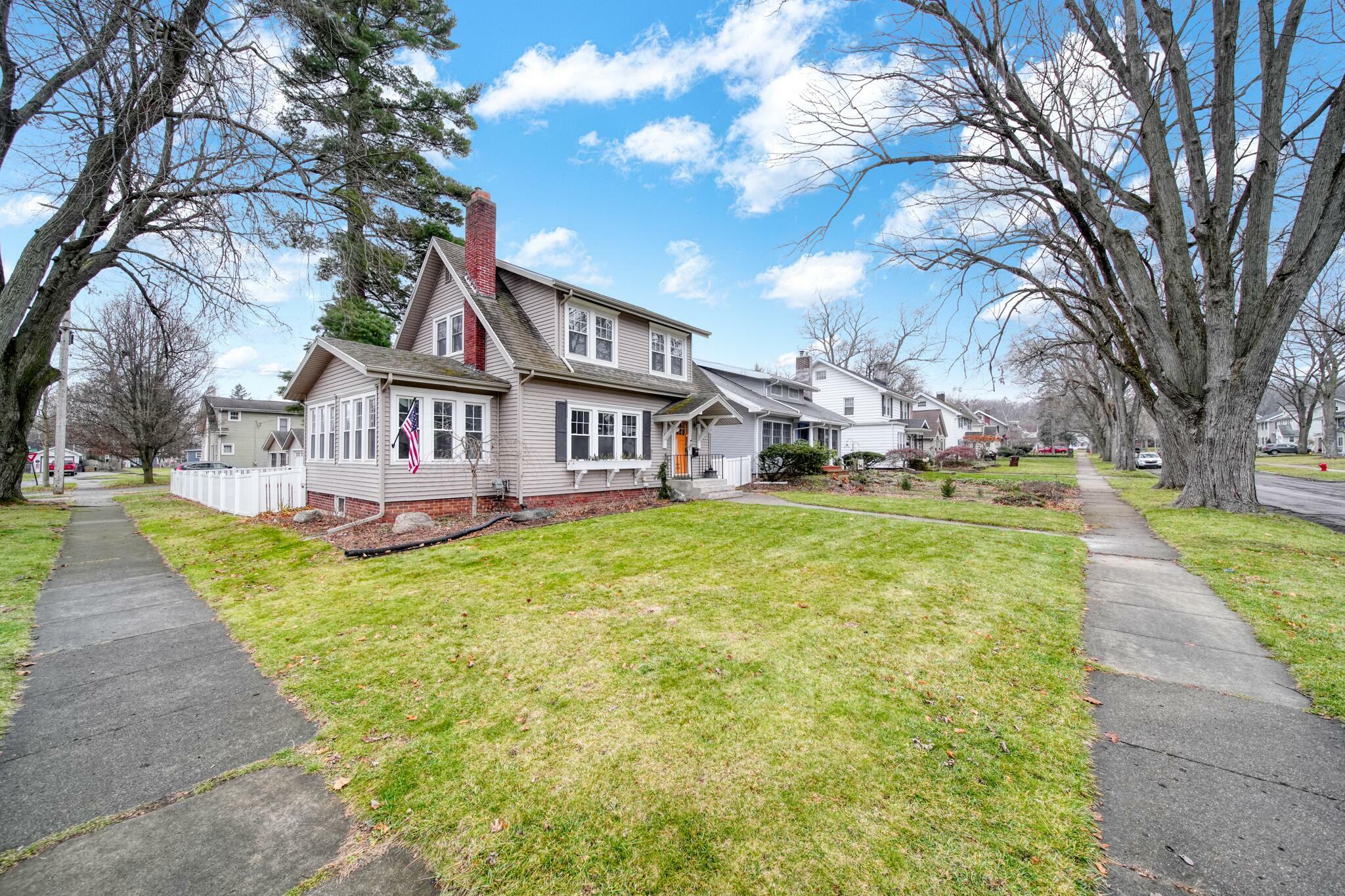 Property Photo:  701 Woodfield Drive  MI 49203 