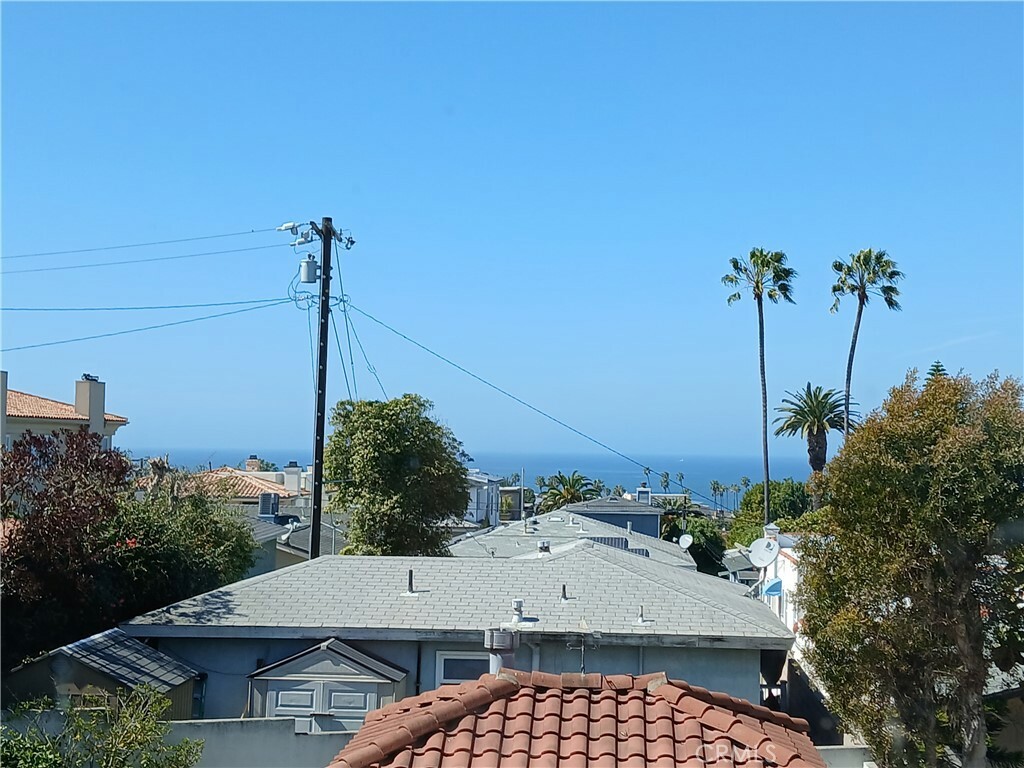 Property Photo:  519 Camino Real  CA 90277 