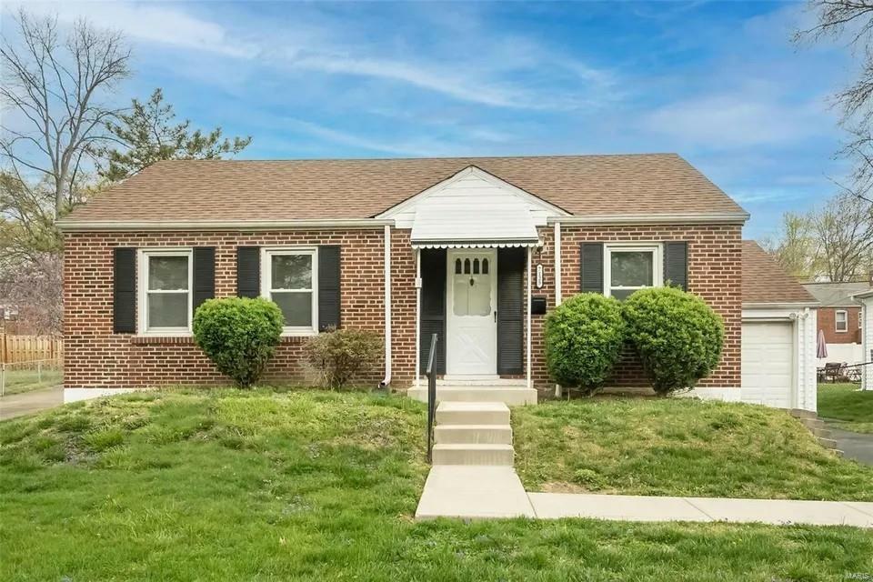 7125 Holly Hills Avenue  St Louis MO 63123 photo