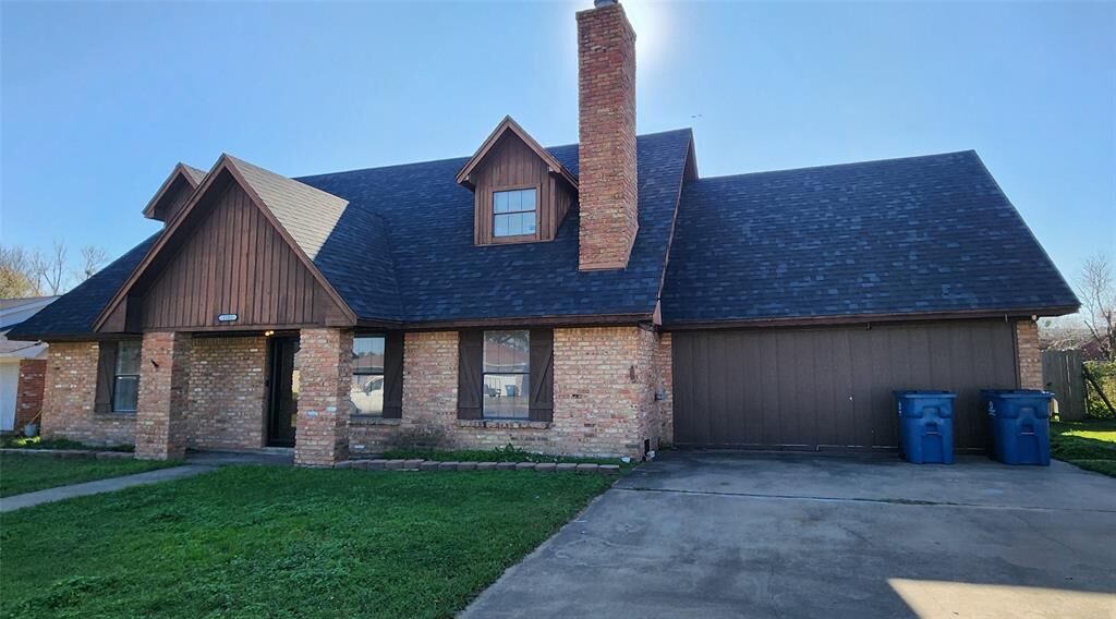 Property Photo: 1102 La Villeta Street TX 76667