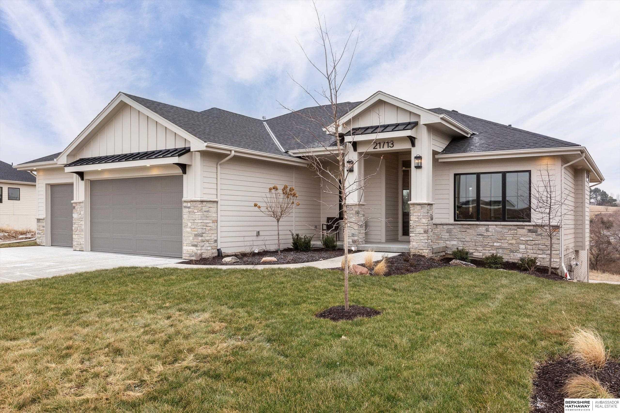 Property Photo: 21713 Parkview Drive NE 68028